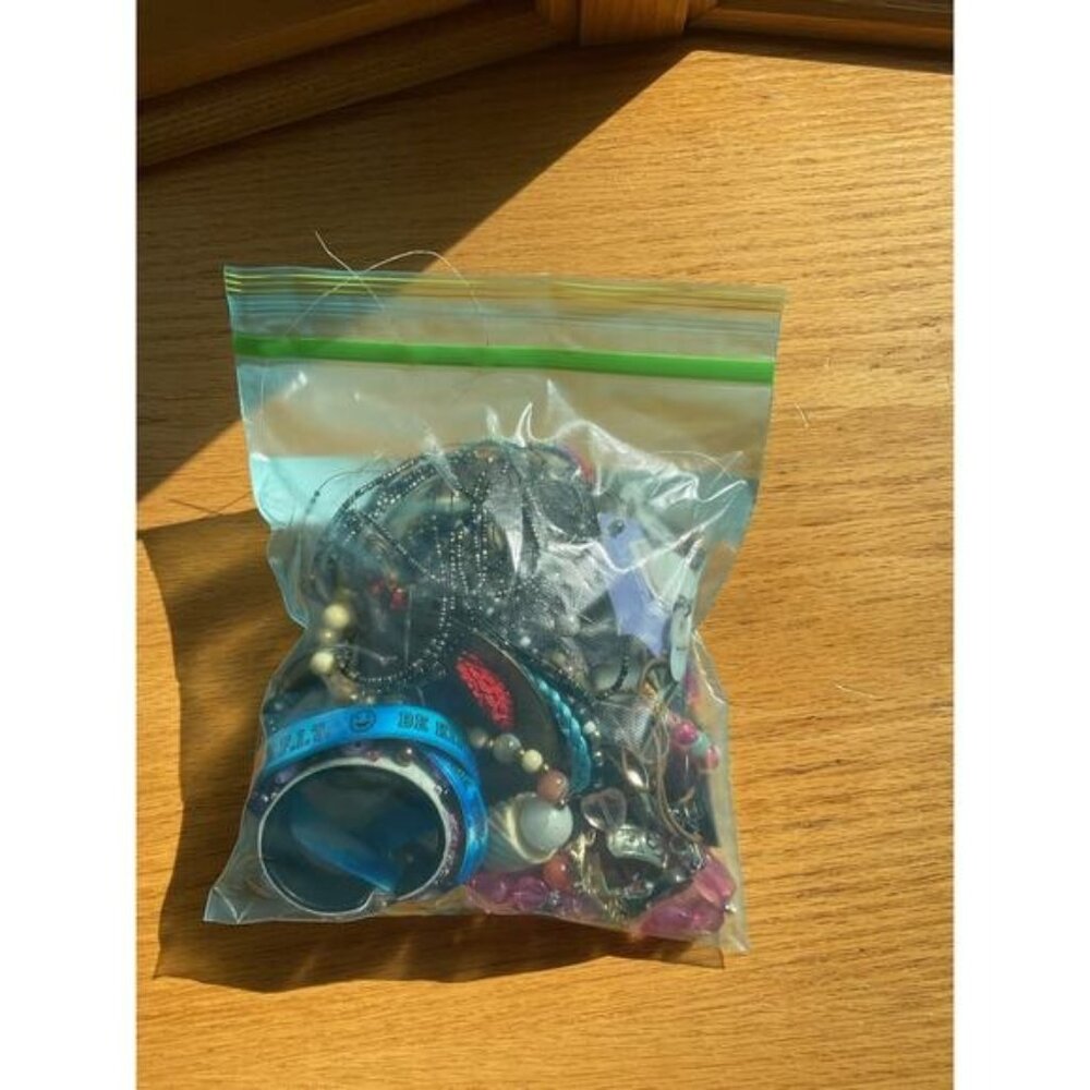 Mixed Lot Of JBroken ewelry & Craft Beads 1 Pound